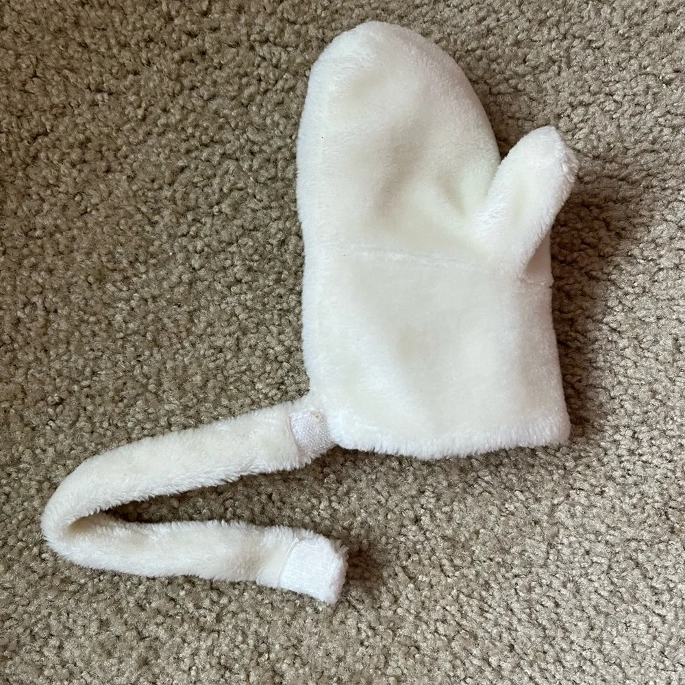 NWOT - Mashimaro rabbit mittens gloves- white